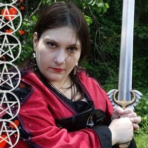 Meet your Posher, Holly